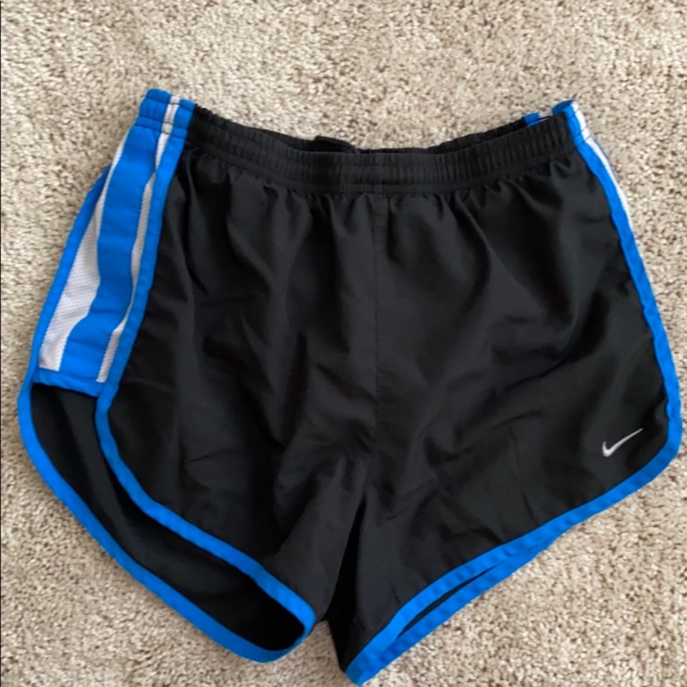 XS Nike women short